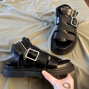 NO BOUNDARIES sandals